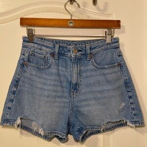 American Eagle Outfitters Ripped Light-Med Wash Mom Shorts Size 2 Regular EUC